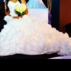 Gorgeous white wedding dress with 6 ft trail